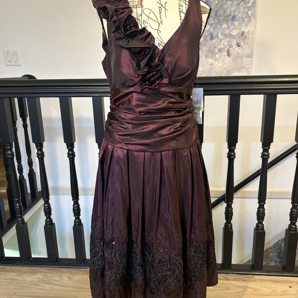 SL Fashions ~ Eggplant Purple V-Neck Pleated Fit & Flare Party Dress 8P NEW $128
